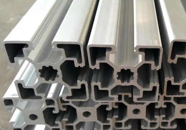 选择铝型材生产制造厂商需要了解什么?