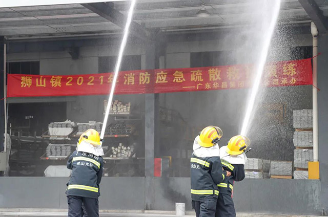 经过南海区消防救援大队大圃消防站的全力扑救火情得到有效控制