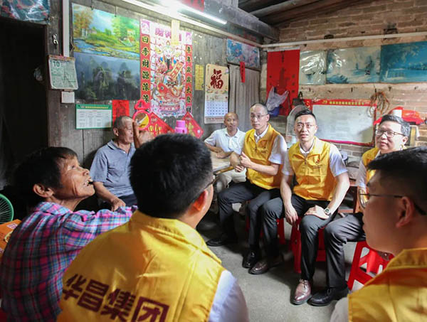 华昌集团与贺江村落实了现金捐赠、党建结对共建、就业帮扶等事项