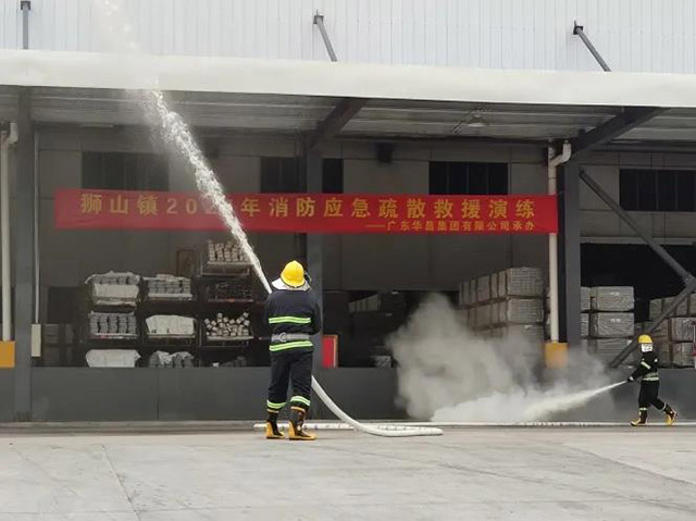 经过南海区消防救援大队大圃消防站的全力扑救火情得到有效控制